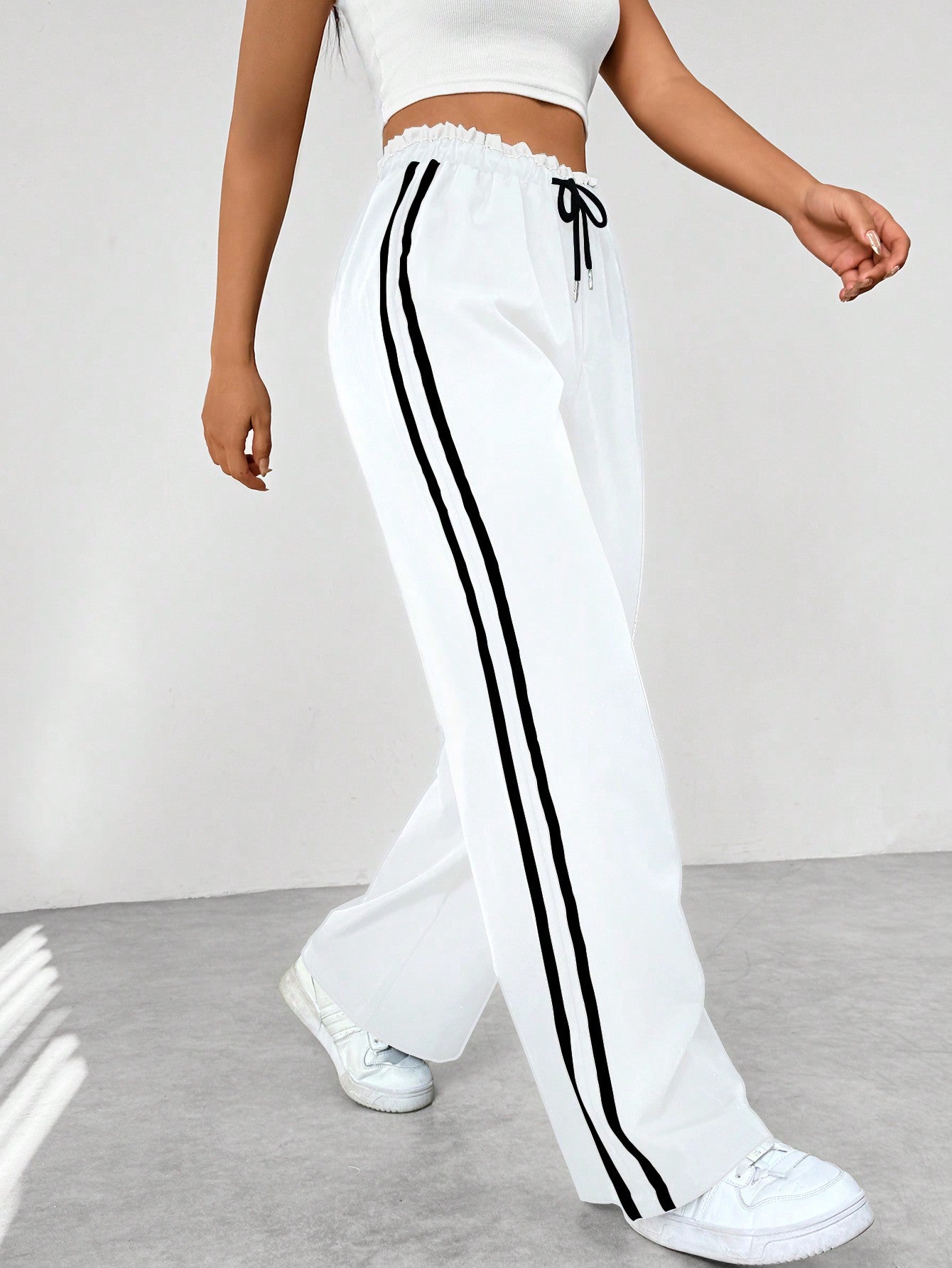 Damen High Waist Freizeithose mit Seitenstreifen und weitem Bein | Relaxed Fit