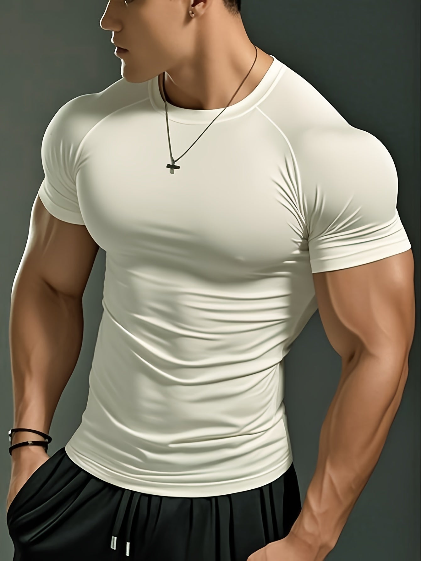 Herren Fitness Shirt | Körpernahes Kurzarmshirt | Definierte Silhouette | Moderner Sportlook