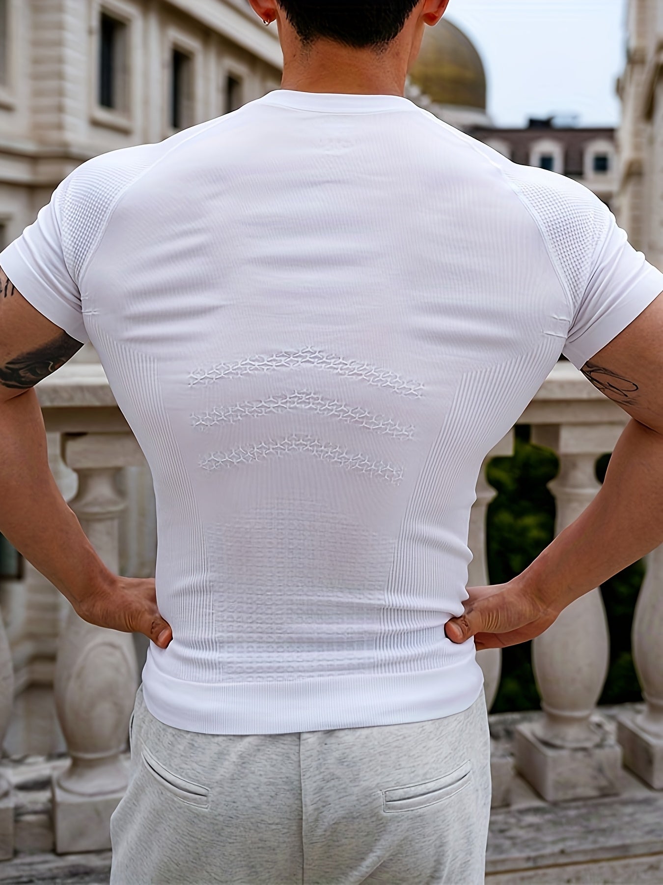 T-shirt de fitness homme | T-shirt à manches courtes près du corps | Silhouette définie | Look moderne de vêtements de sport