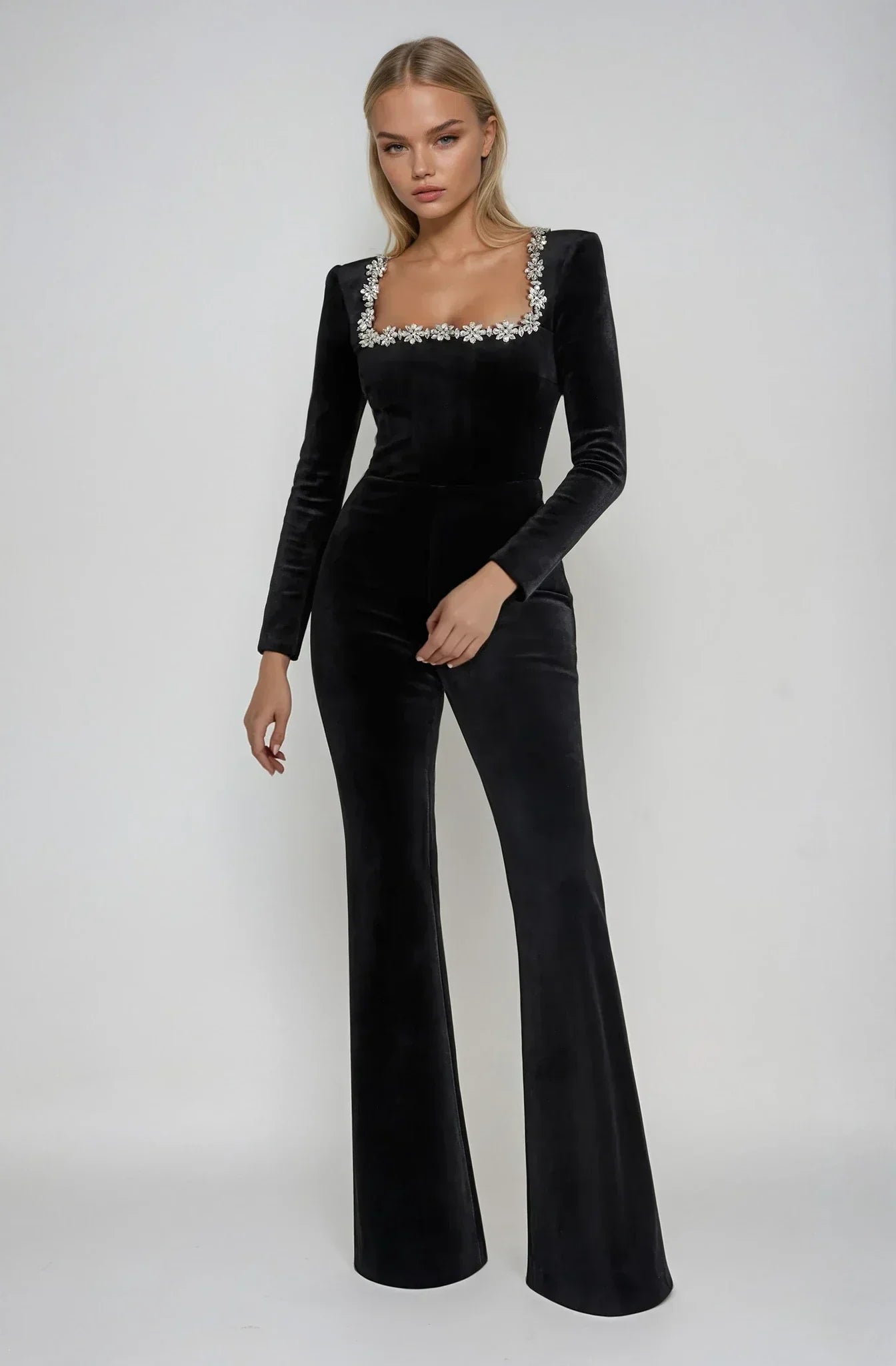 Damen Jumpsuit mit eckigem Ausschnitt Spitzenbesatz und ausgestelltem Bein | Langarm