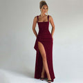 Elegantes Maxikleid mit eckigem Ausschnitt, breiten Trägern und hohem Seitenschlitz. 3