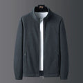 Herrenjacke – Normale Passform – Stehkragen – Durchgehender Reißverschluss – Elastischer Saum – Taschen