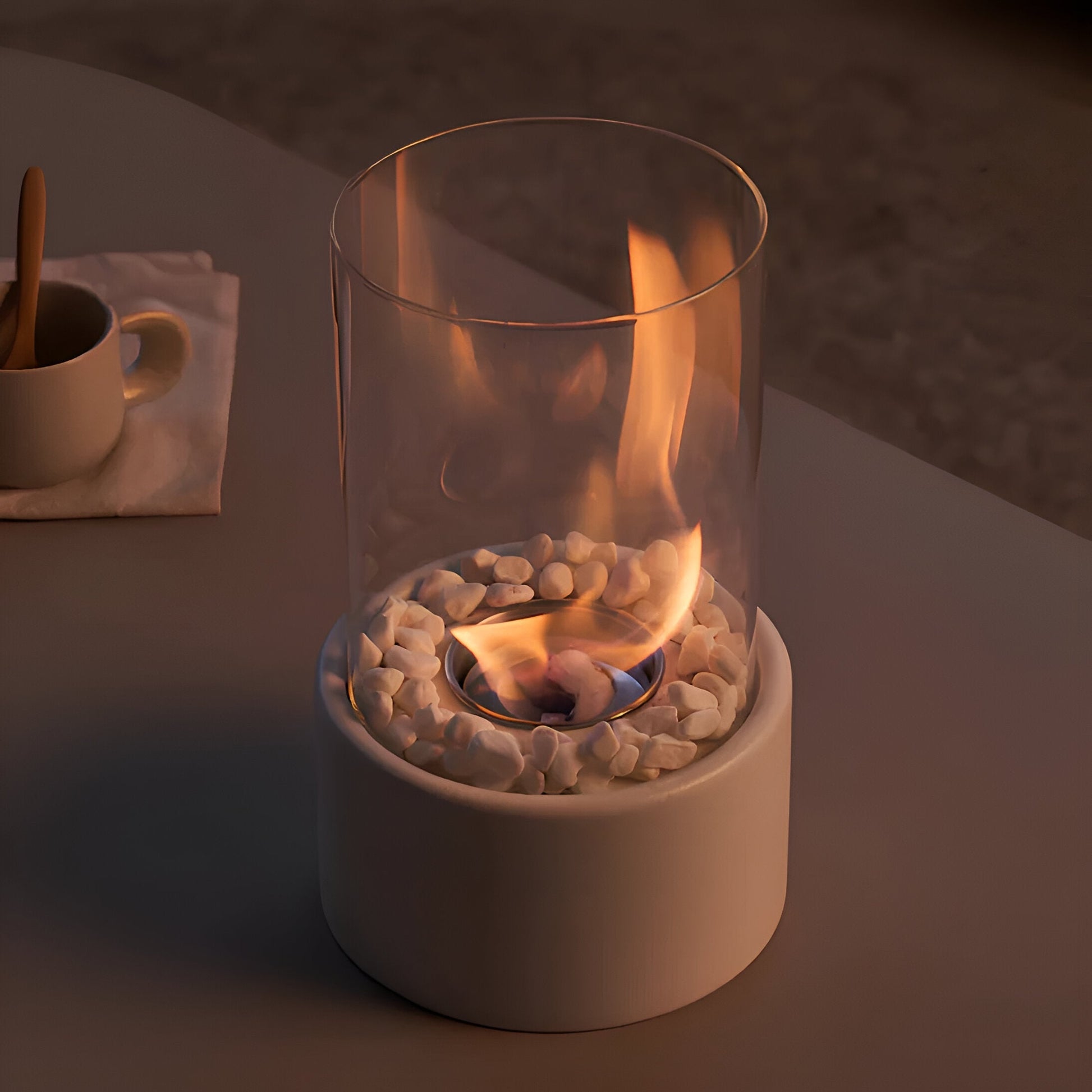 SleekFlame Tischkamin – Mini-Metallkamin mit Glaszylinder für den Innen- und Außenbereich 1