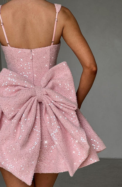 Damen Kleid Mit Eckigem Ausschnitt Breiten Trägern Und Ausgestelltem Rock | Mini