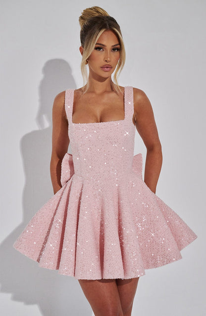 Damen Kleid Mit Eckigem Ausschnitt Breiten Trägern Und Ausgestelltem Rock | Mini