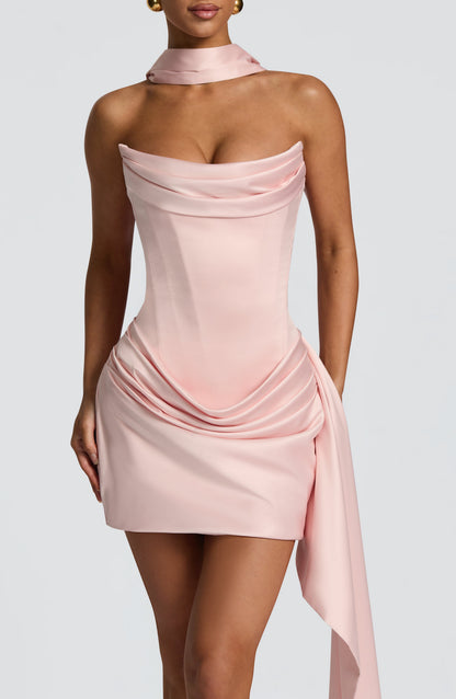 Damen Trägerloses Minikleid Mit Schal Ausschnitt Detail | Schaldetail